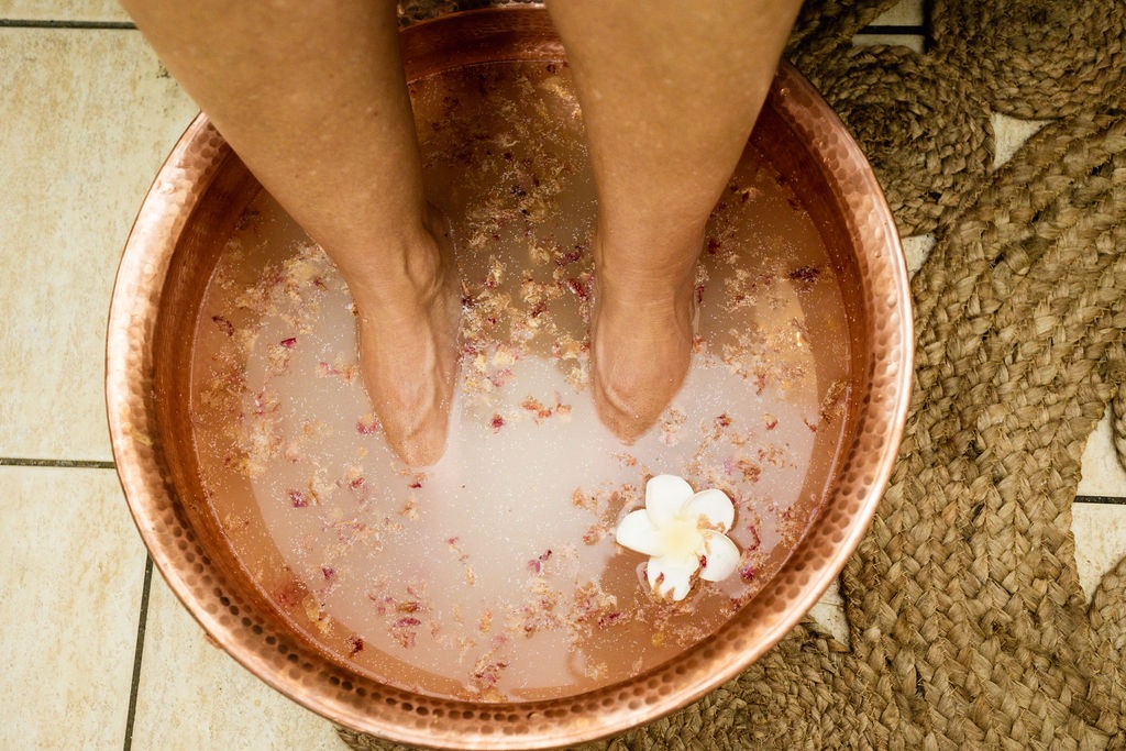 60 Minute Deluxe Foot Massage With Paraffin And Pure Fiji Milk Bath Foot Soak Summer Elisabeth